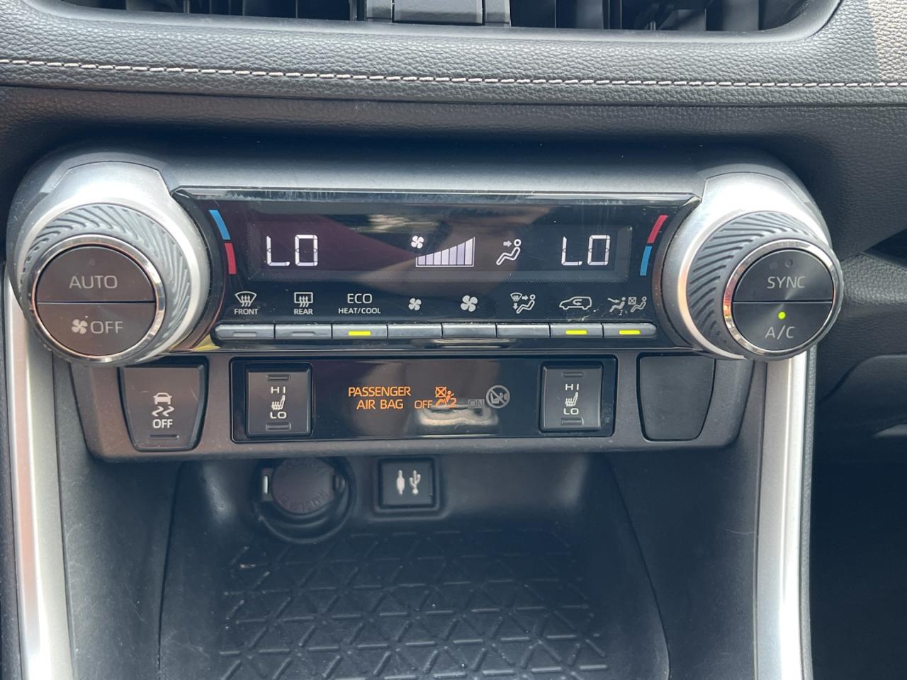 2019 Toyota RAV4 Hybrid LE - Photo #19
