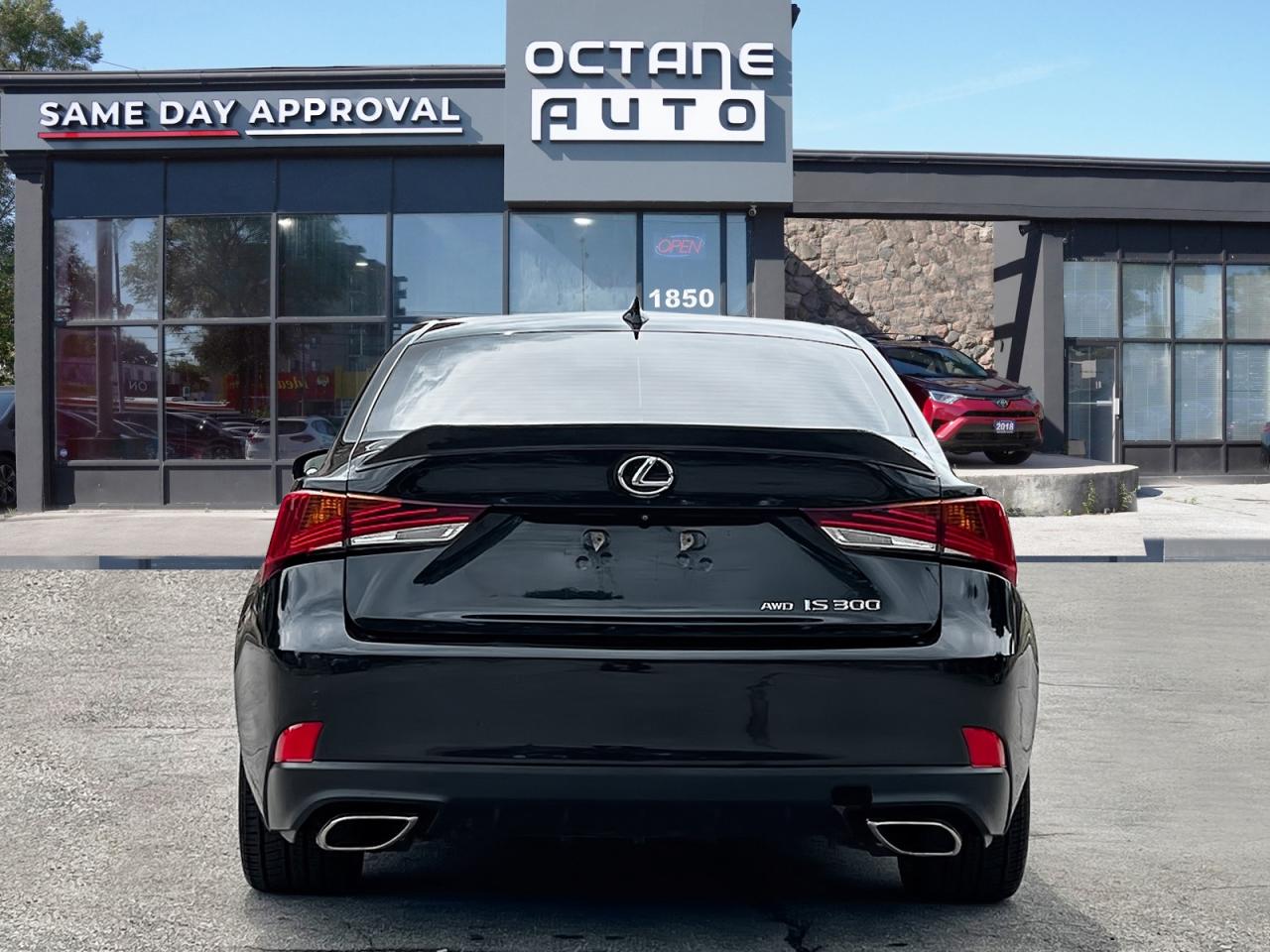 2018 Lexus IS 300 AWD Photo4