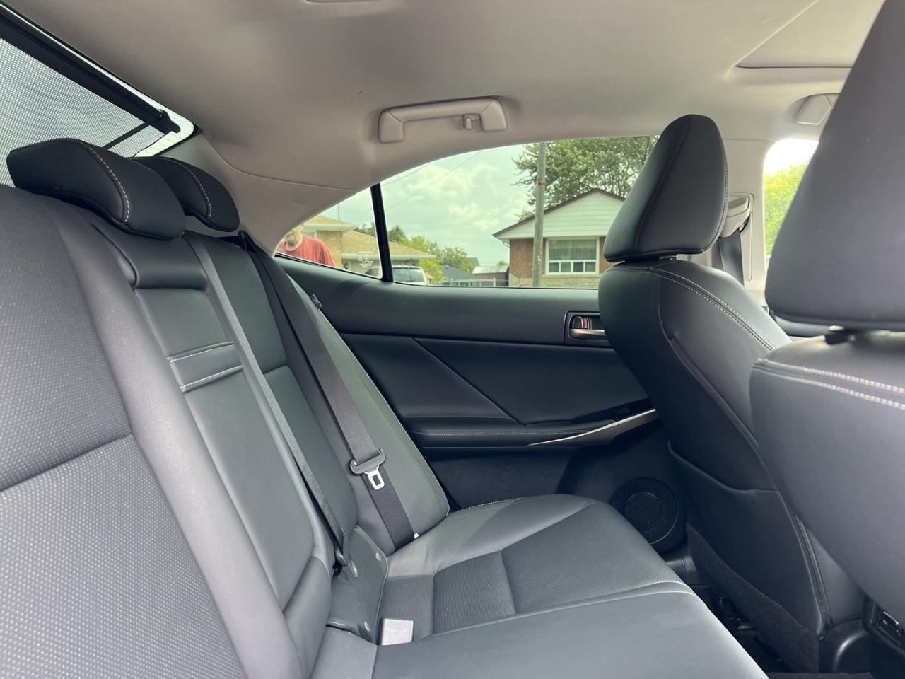 2018 Lexus IS 300 AWD - Photo #9