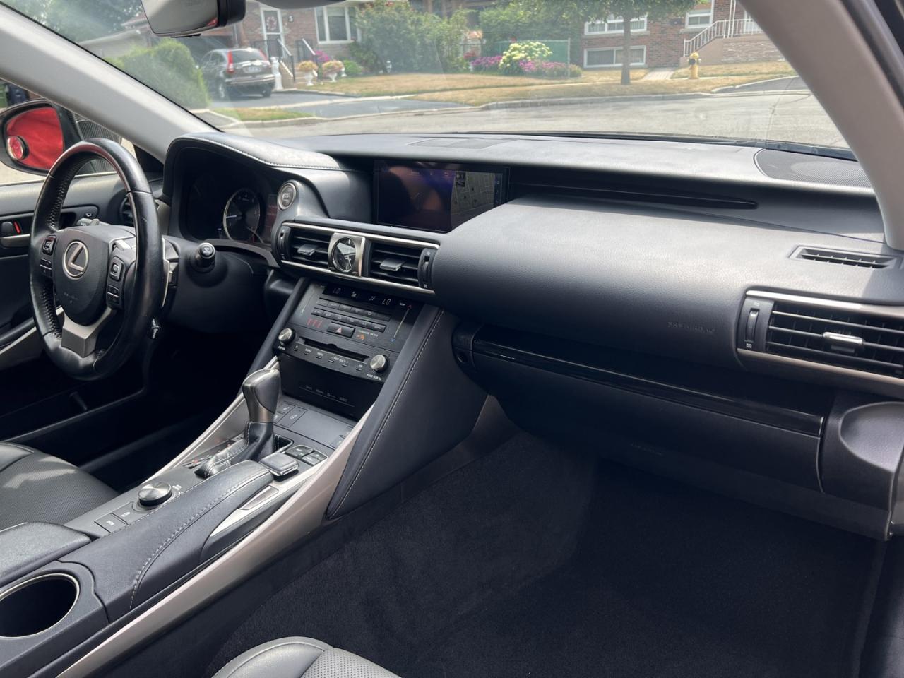 2018 Lexus IS 300 AWD - Photo #11