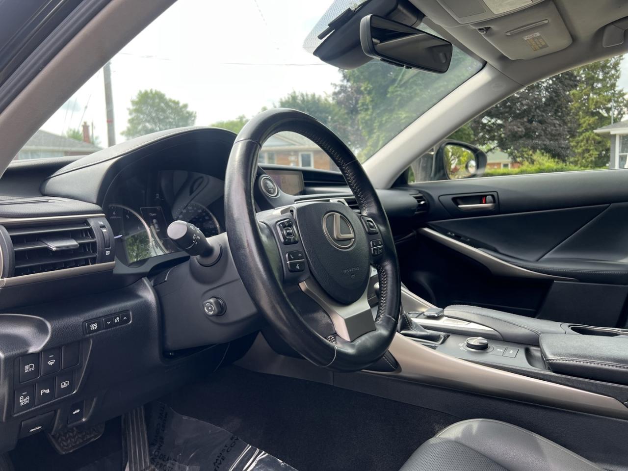 2018 Lexus IS 300 AWD - Photo #14