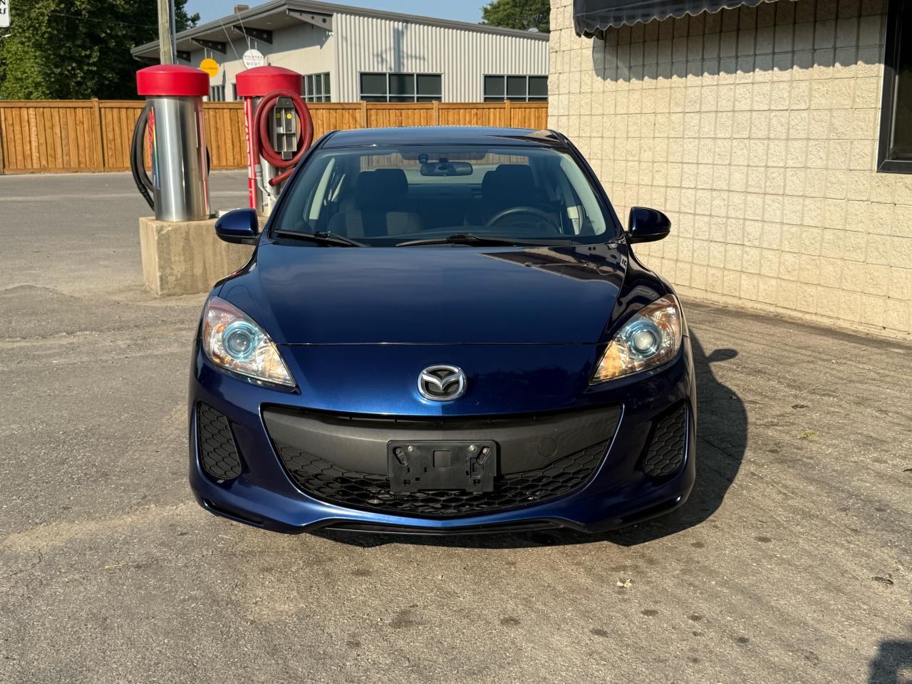 2012 Mazda MAZDA3 GS-SKY - Photo #2