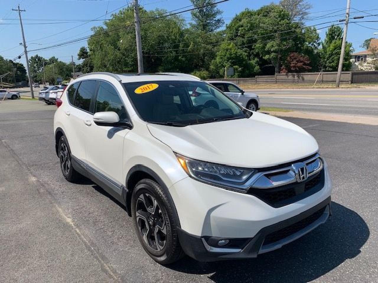 2017 Honda CR-V Touring Photo2