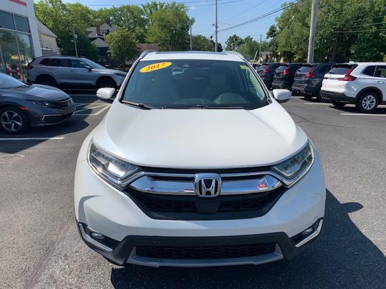 2017 Honda CR-V Touring Photo3