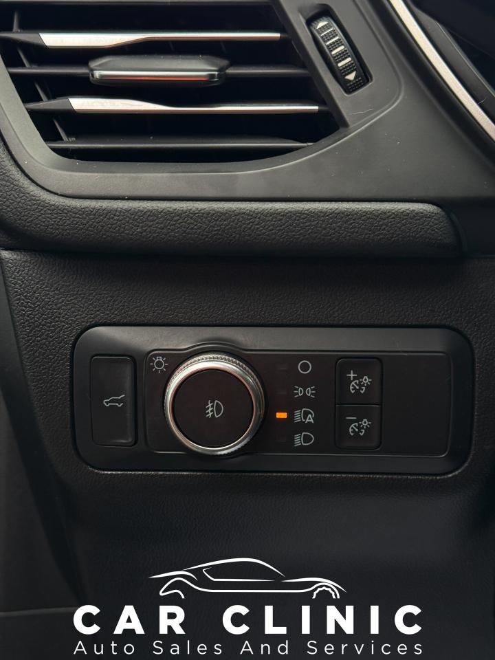 2020 Ford Escape SEL AWD - Photo #15