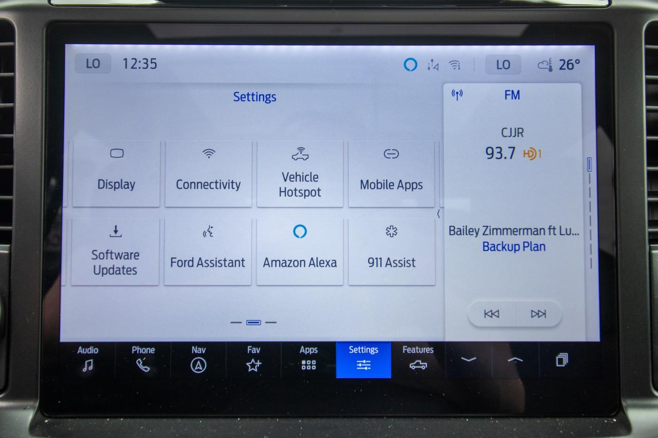 2024 Ford F-150 Lariat 4WD SuperCrew 5.5' Box Photo5