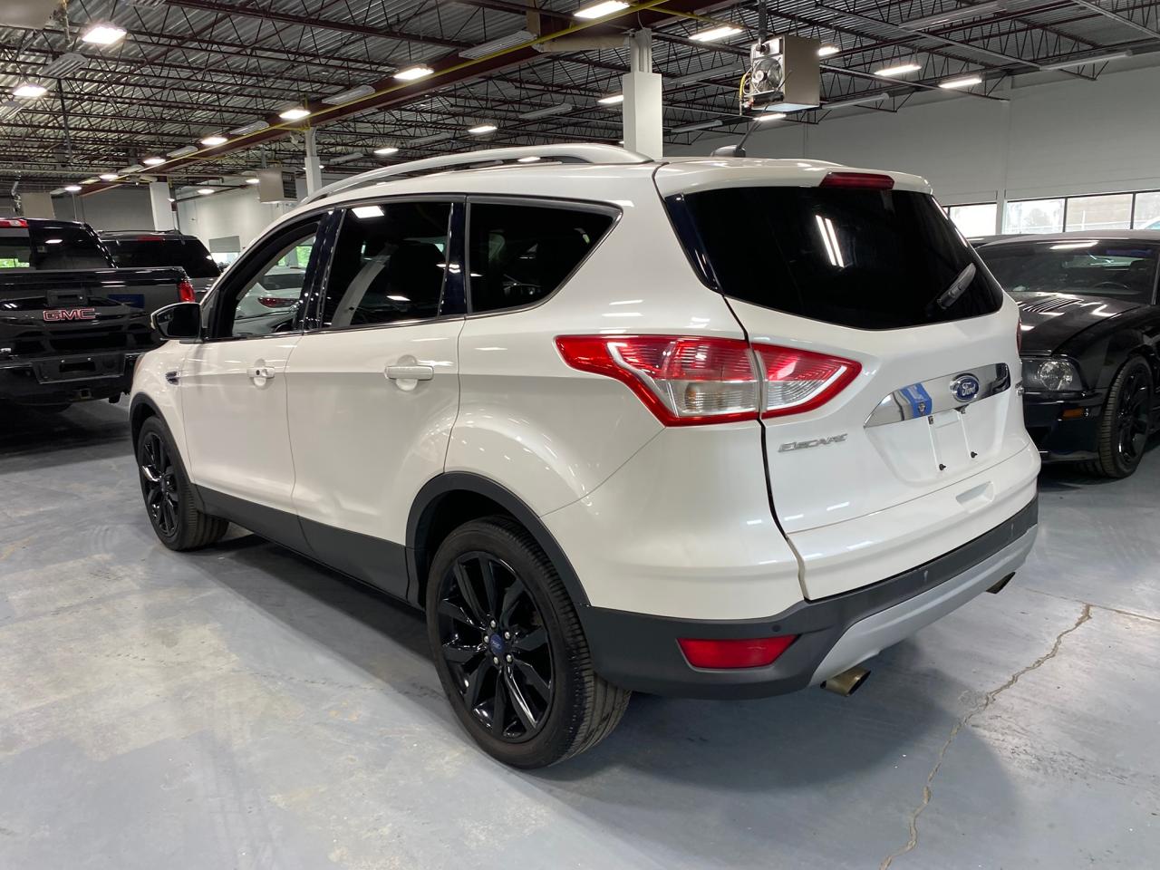 2016 Ford Escape Titanium Photo2