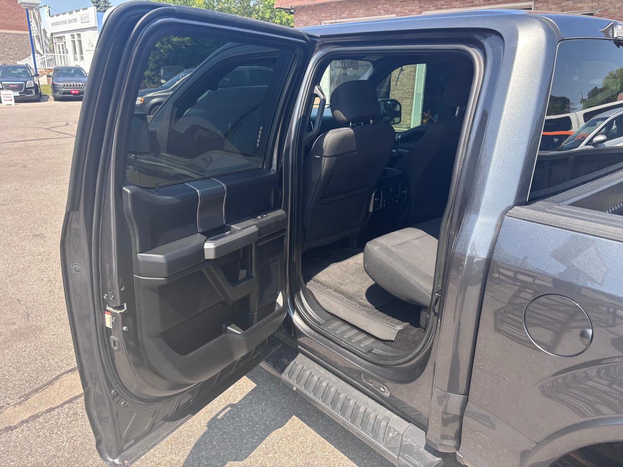 2017 Ford F-150 XLT NAV 5.0L V8 - Photo #12