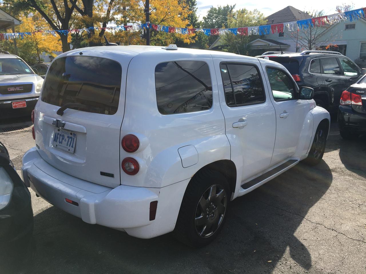 2011 Chevrolet HHR LS Photo2