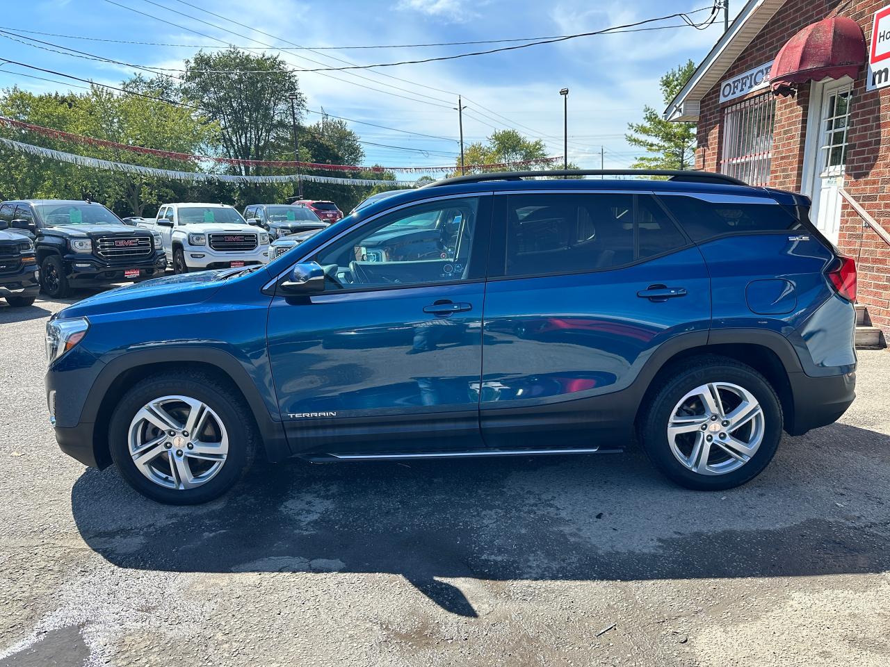 2020 GMC Terrain SLE AWD HTD-Cloth PanoRoof NAV CarPlay BackupCam Photo2