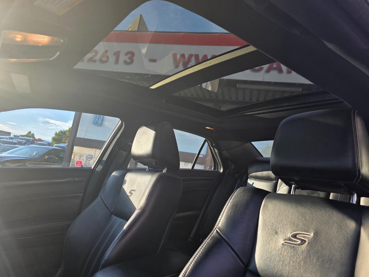 2015 Chrysler 300 AWD | BEATS By DRE |LEATHER | SUNROOF| NAVI Photo