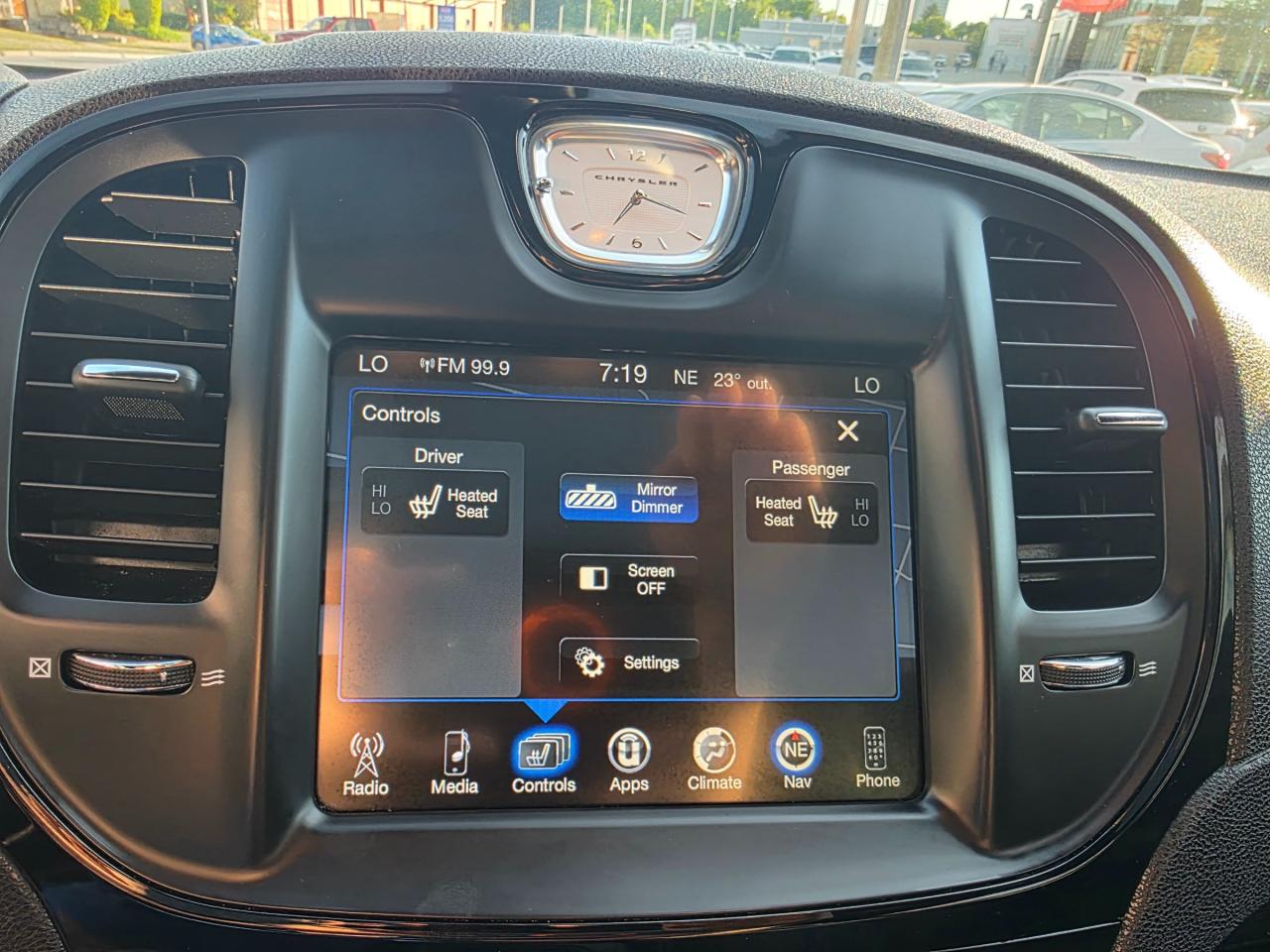 2015 Chrysler 300 AWD | BEATS By DRE |LEATHER | SUNROOF| NAVI Photo