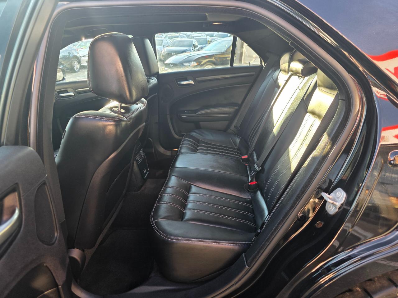 2015 Chrysler 300 AWD | BEATS By DRE |LEATHER | SUNROOF| NAVI Photo