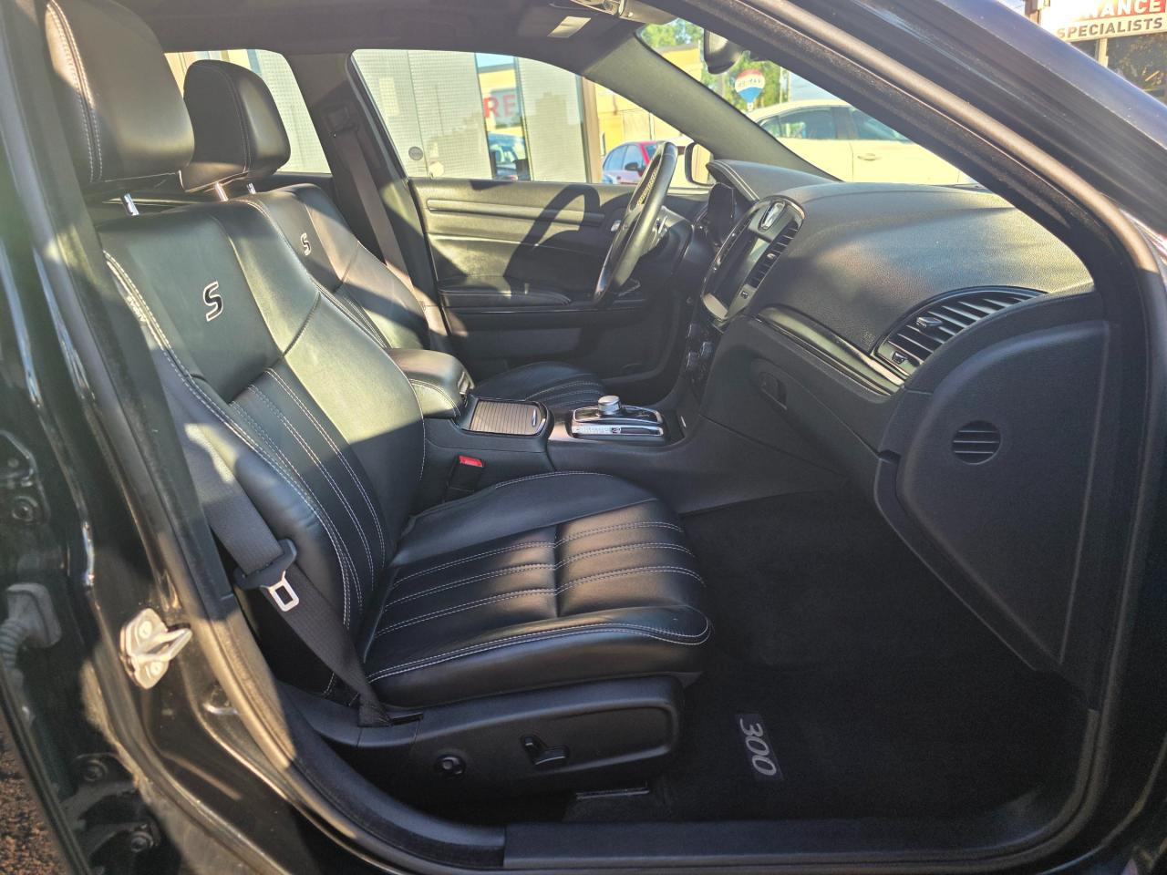 2015 Chrysler 300 AWD | BEATS By DRE |LEATHER | SUNROOF| NAVI Photo