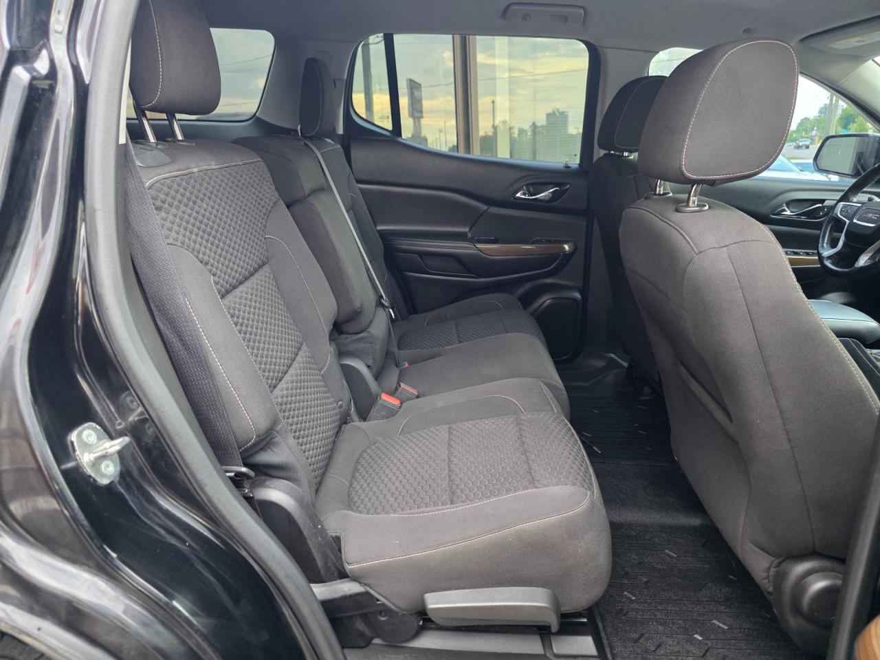 2017 GMC Acadia SLE-2 7 Seats | BOSE | Backup Camera | Heated Seats | Apple Car Play | Android Auto Photo