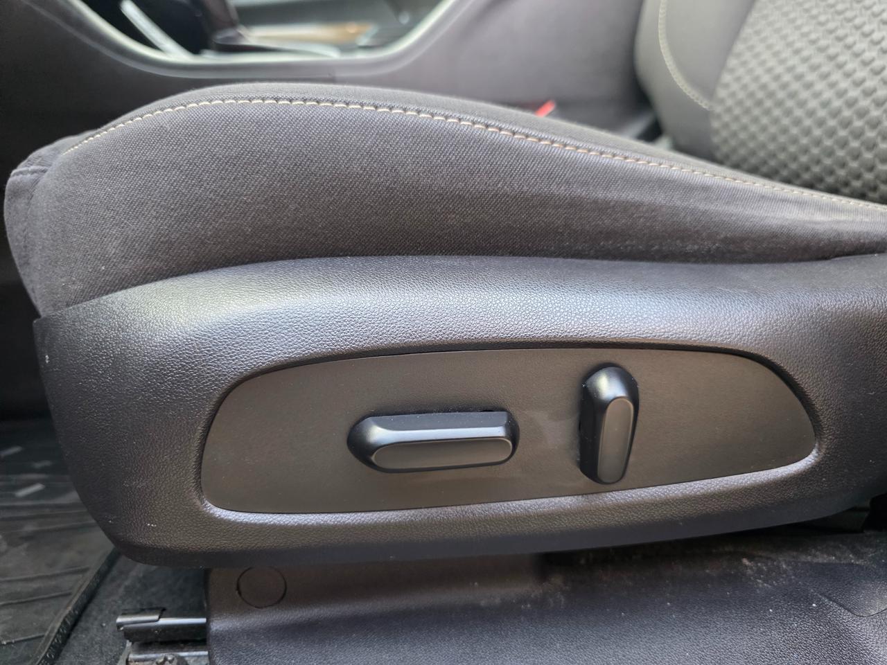 2017 GMC Acadia SLE-2 7 Seats | BOSE | Backup Camera | Heated Seats | Apple Car Play | Android Auto Photo