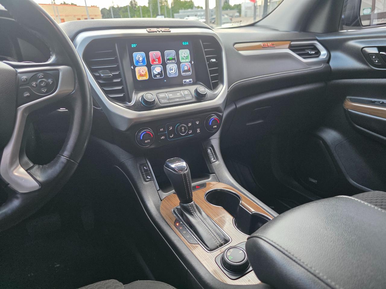 2017 GMC Acadia SLE-2 7 Seats | BOSE | Backup Camera | Heated Seats | Apple Car Play | Android Auto Photo