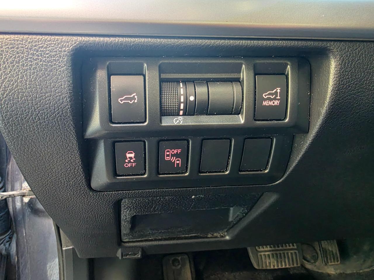 2015 Subaru Outback 3.6R Limited Package NAVI | BSM | Leather | HK Sound | Sunroof | Backup Camera Photo