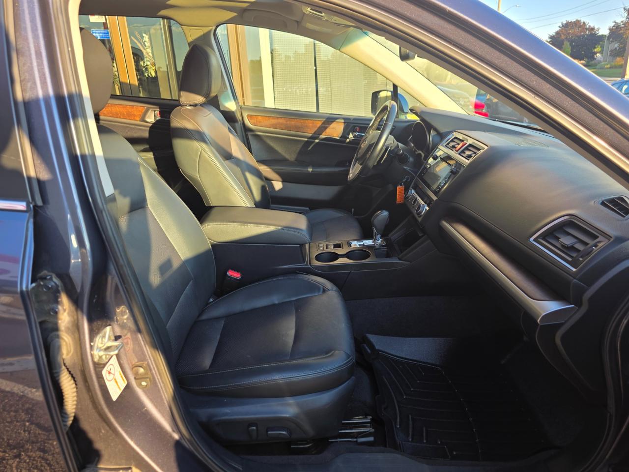 2015 Subaru Outback 3.6R Limited Package NAVI | BSM | Leather | HK Sound | Sunroof | Backup Camera Photo