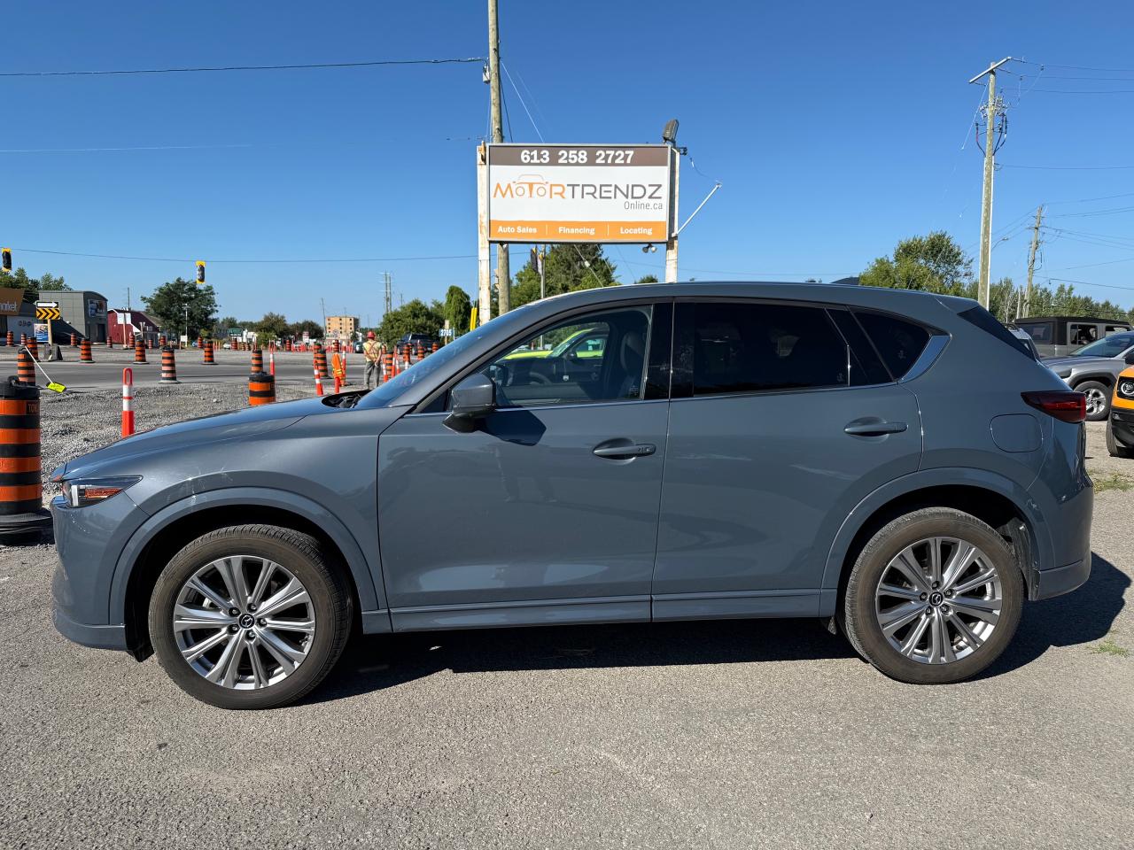 2023 Mazda CX-5 Signature NAV! Heads Up Display! Cooled Seats! Photo