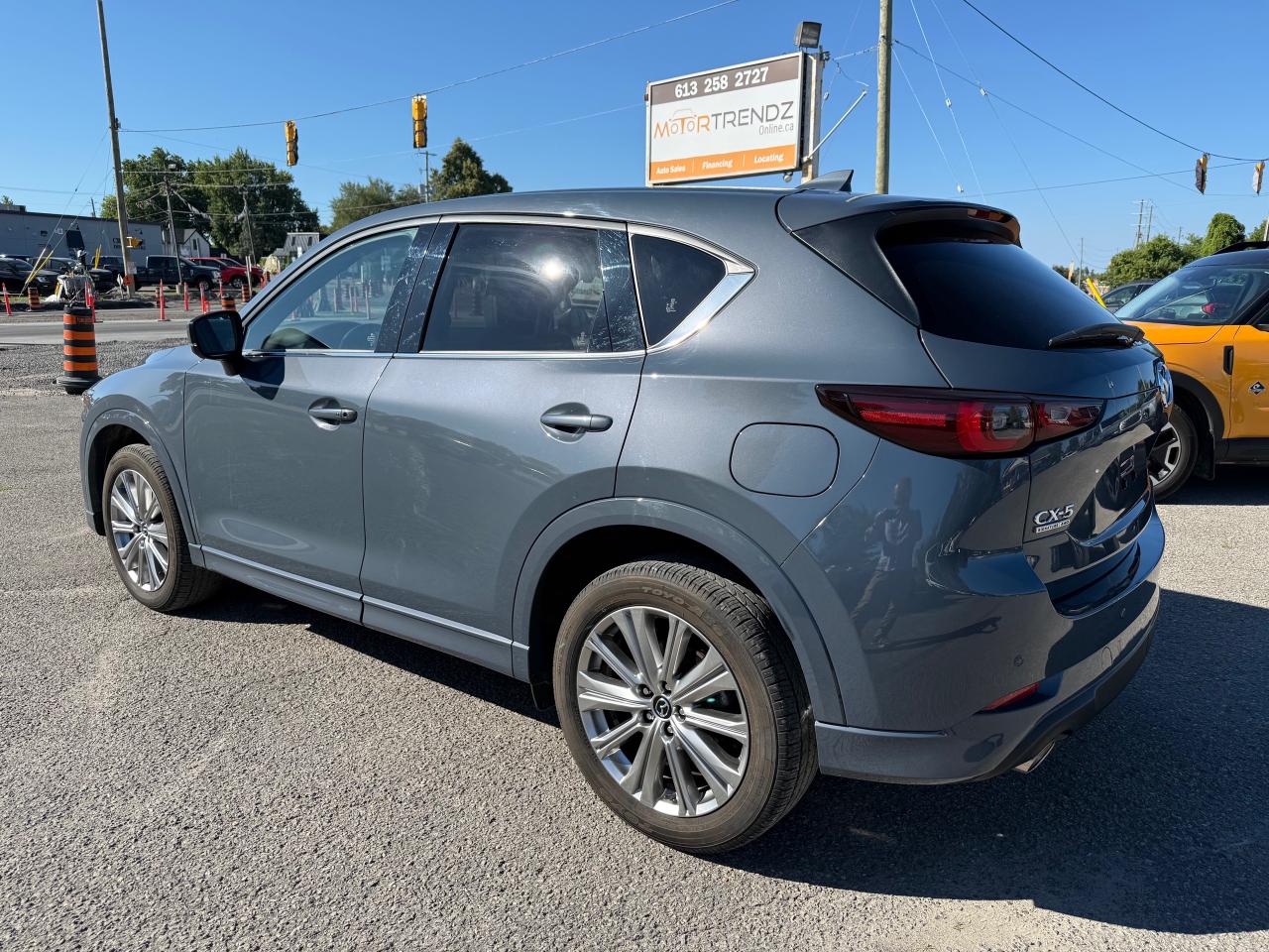2023 Mazda CX-5 Signature NAV! Heads Up Display! Cooled Seats! Photo2