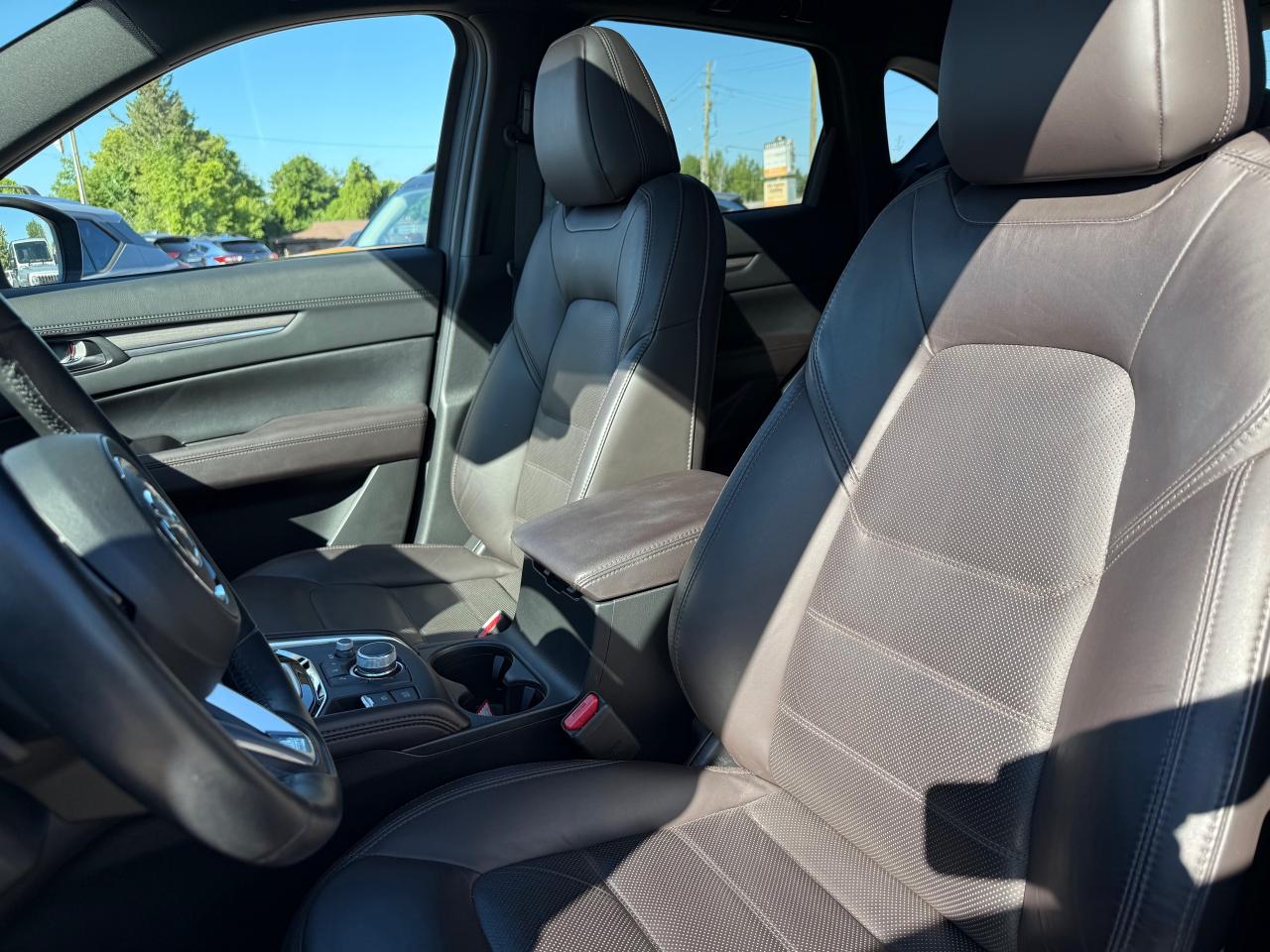 2023 Mazda CX-5 Signature NAV! Heads Up Display! Cooled Seats! Photo