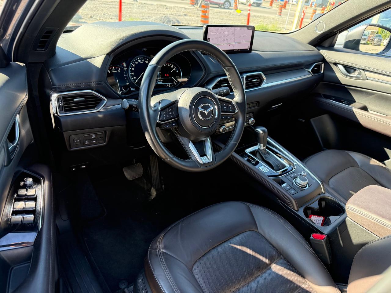 2023 Mazda CX-5 Signature NAV! Heads Up Display! Cooled Seats! Photo
