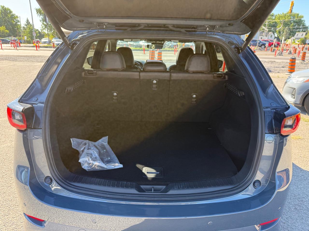 2023 Mazda CX-5 Signature NAV! Heads Up Display! Cooled Seats! Photo