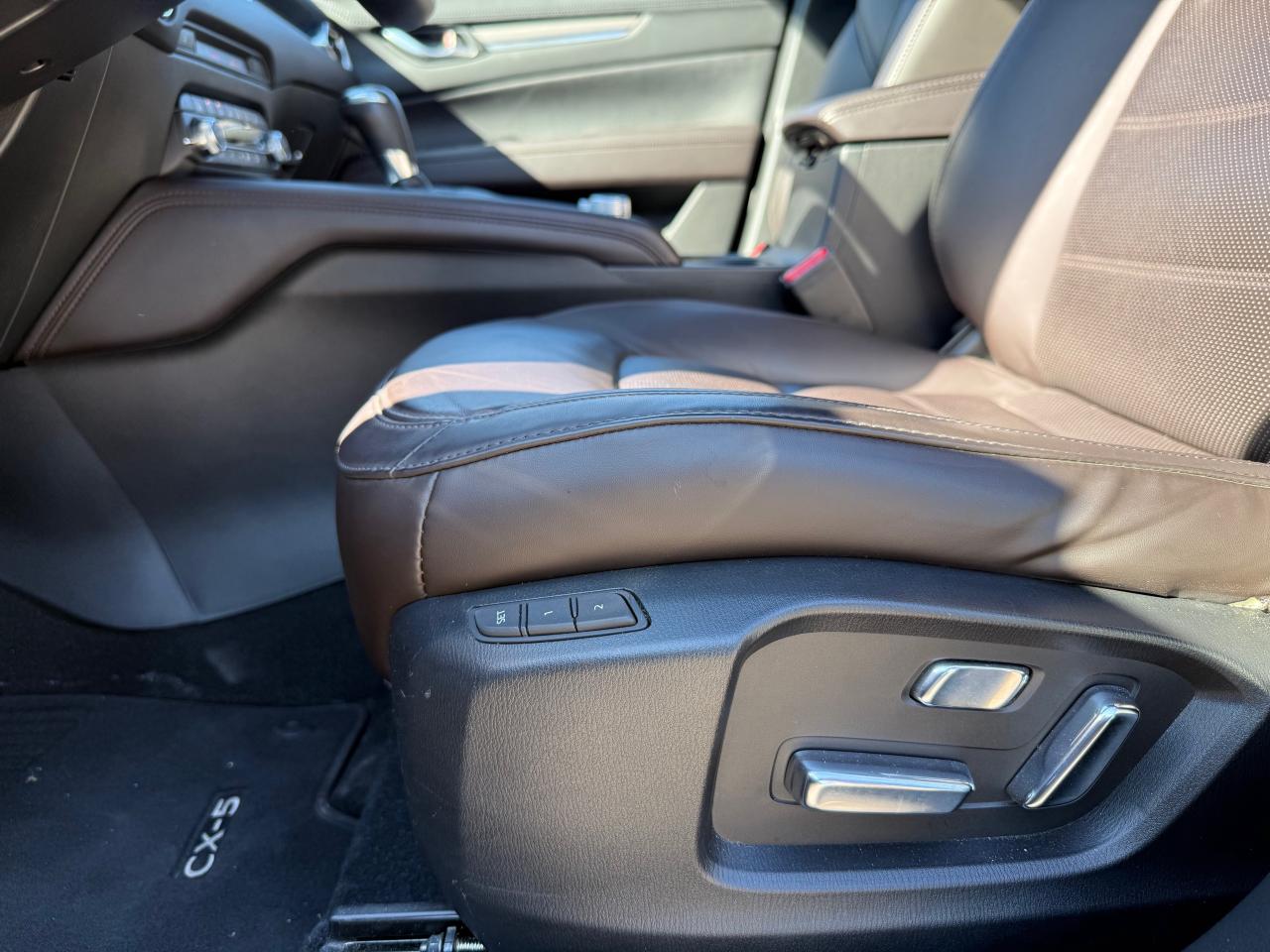2023 Mazda CX-5 Signature NAV! Heads Up Display! Cooled Seats! Photo