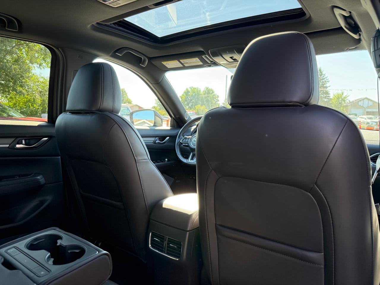 2023 Mazda CX-5 Signature NAV! Heads Up Display! Cooled Seats! Photo