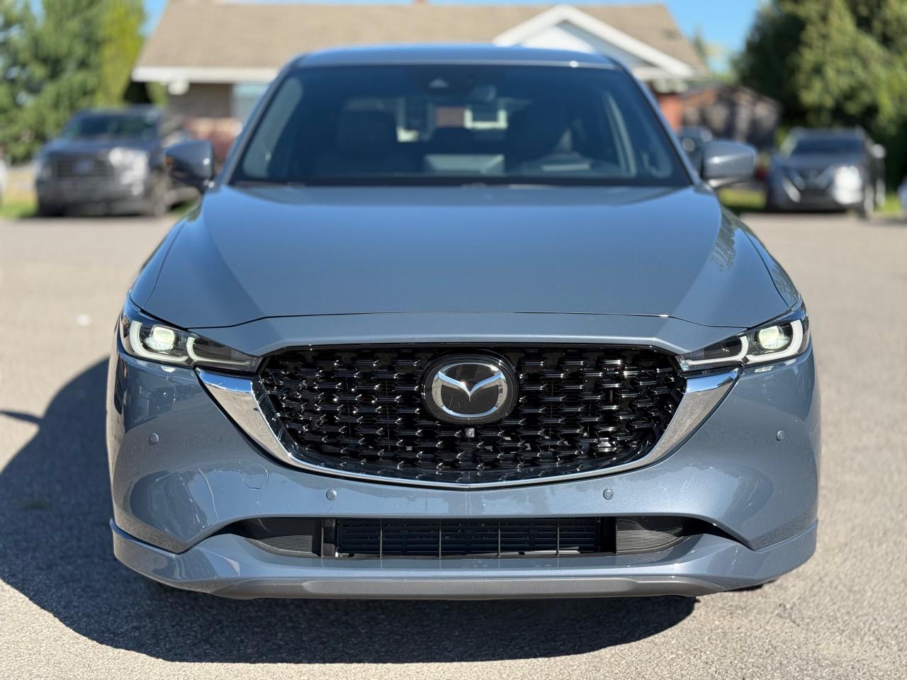 2023 Mazda CX-5 Signature NAV! Heads Up Display! Cooled Seats! Photo