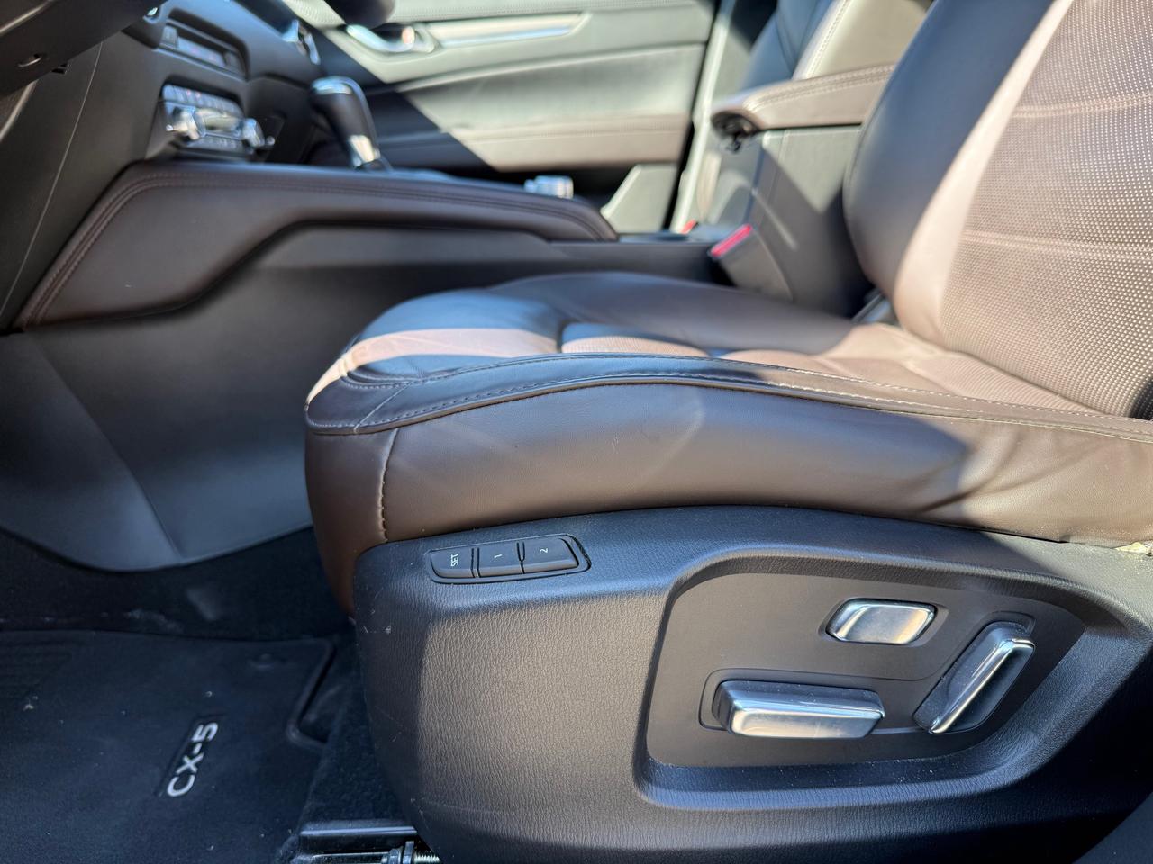 2023 Mazda CX-5 Signature NAV! Heads Up Display! Cooled Seats! Photo