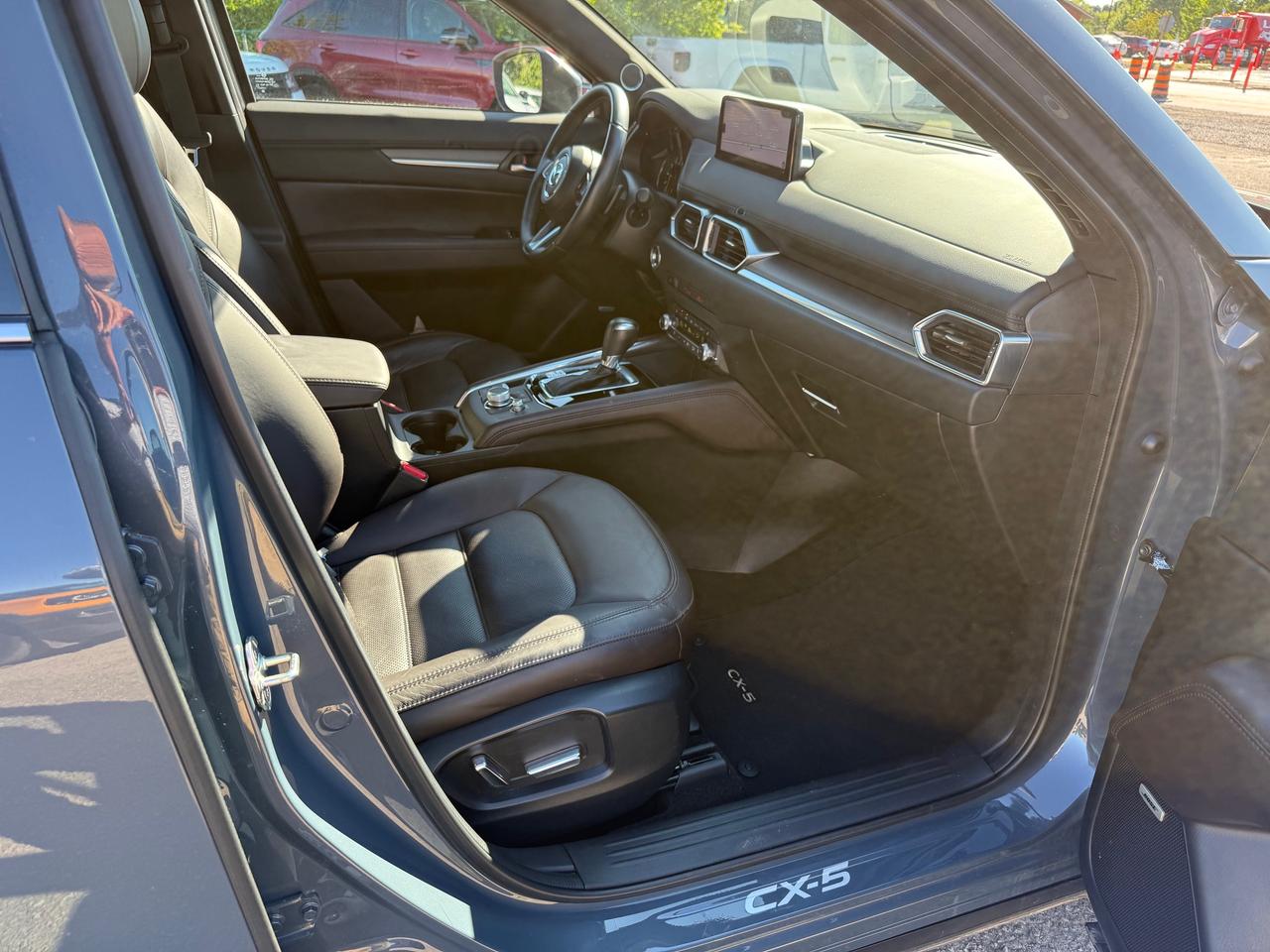 2023 Mazda CX-5 Signature NAV! Heads Up Display! Cooled Seats! Photo