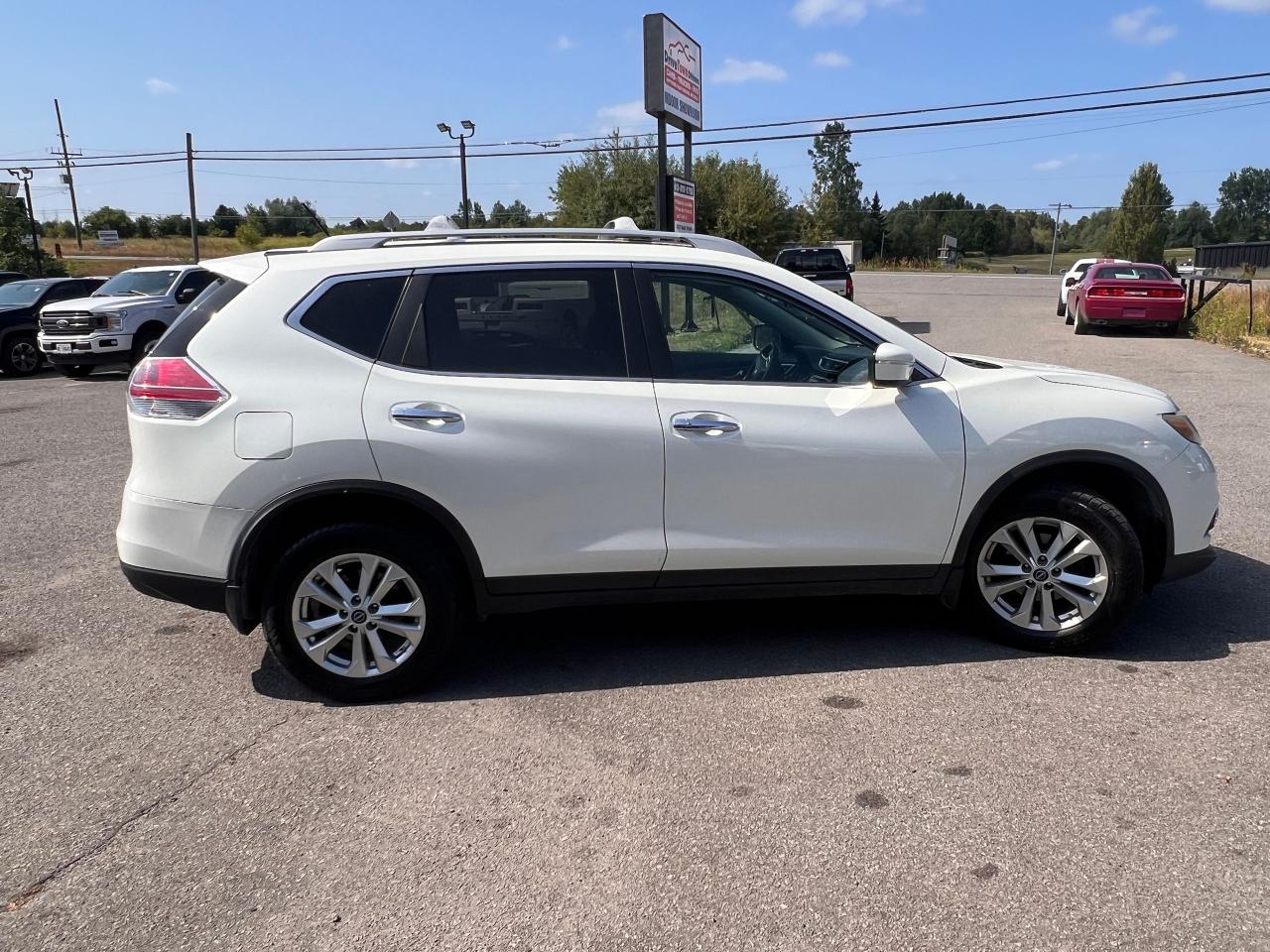 2015 Nissan Rogue AWD 4dr SV Photo4
