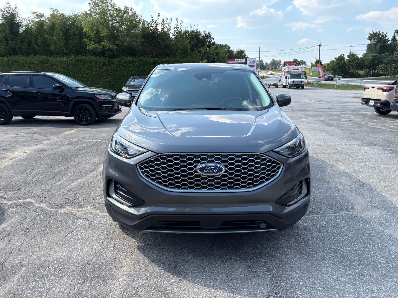 2023 Ford Edge SEL Photo2