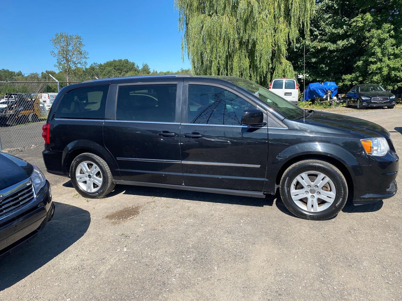 2017 Dodge Grand Caravan Crew Plus - Photo #3