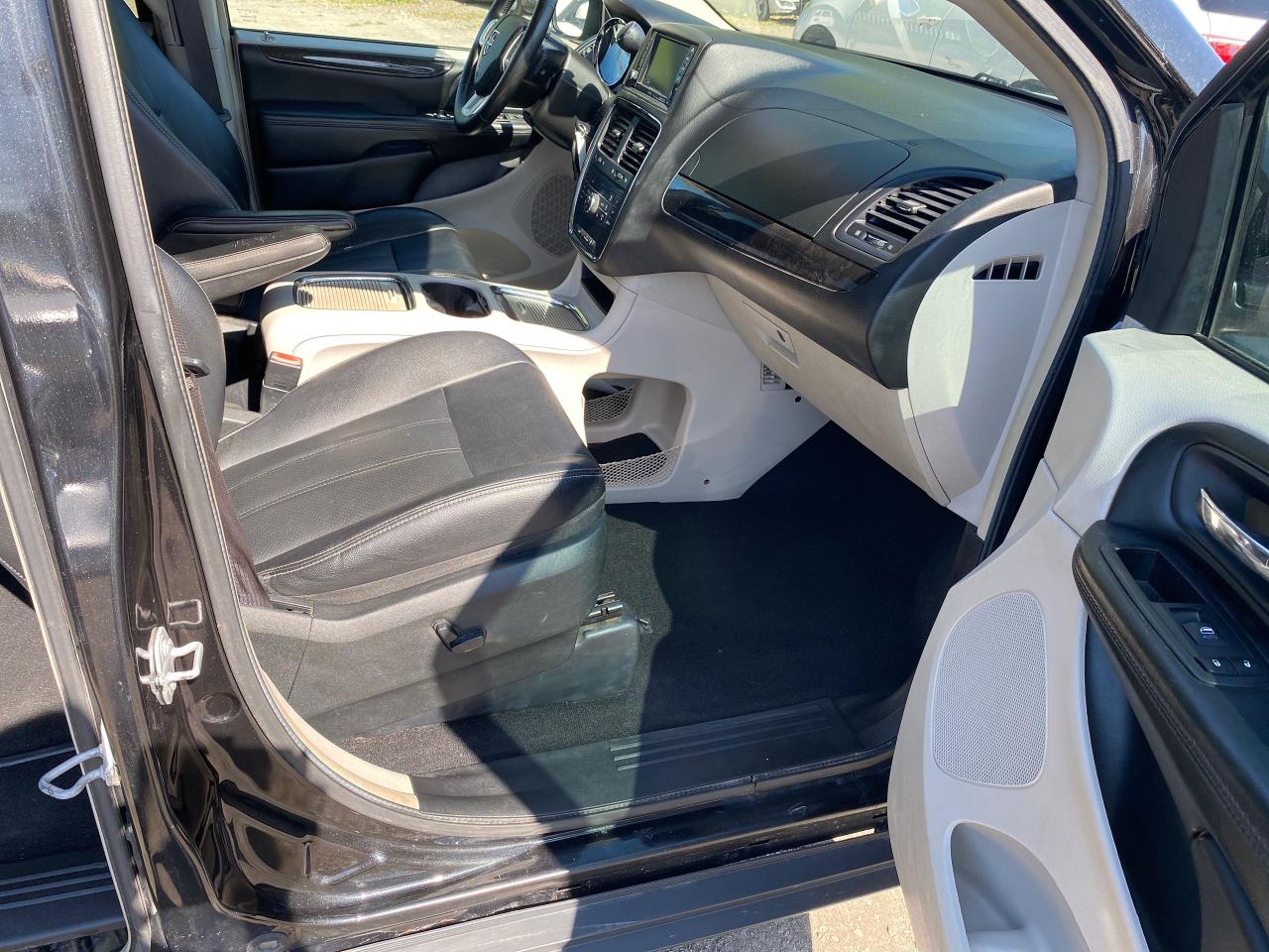 2017 Dodge Grand Caravan Crew Plus - Photo #18