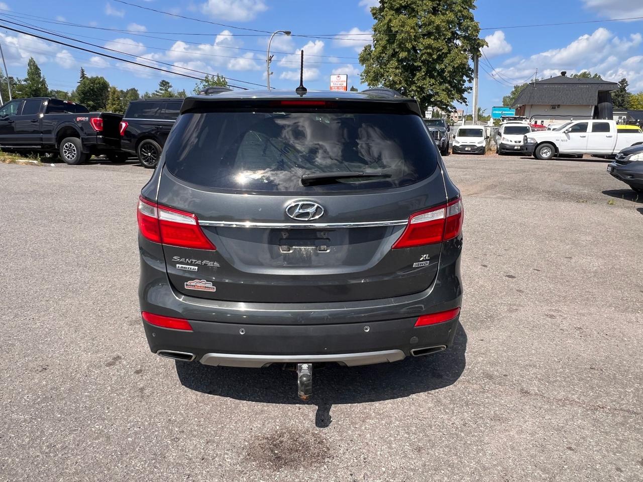 2015 Hyundai Santa Fe XL AWD 4dr 3.3L Auto Limited - Photo #4