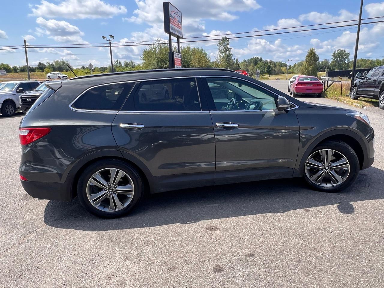 2015 Hyundai Santa Fe XL AWD 4dr 3.3L Auto Limited - Photo #6