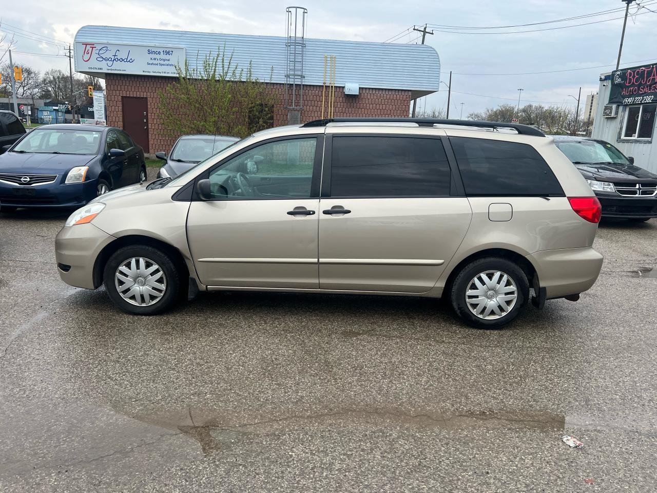 2010 Toyota Sienna CE - Photo #4