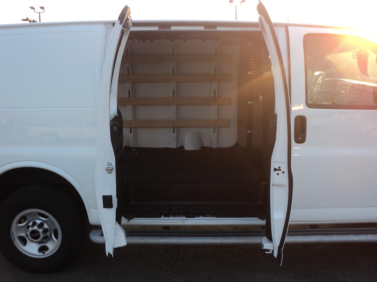 2023 GMC Savana Cargo Van 2500 RWD 4.3L6cylGas 135"WB BackUpCam - Photo #17