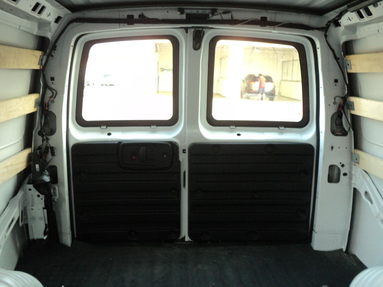2023 GMC Savana Cargo Van 2500 RWD 4.3L6cylGas 135"WB BackUpCam - Photo #23