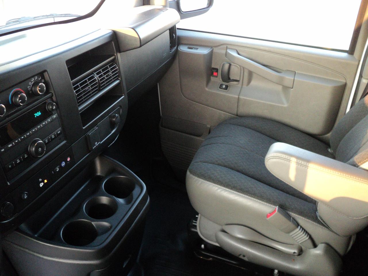 2023 GMC Savana Cargo Van 2500 RWD 4.3L6cylGas 135"WB BackUpCam Photo