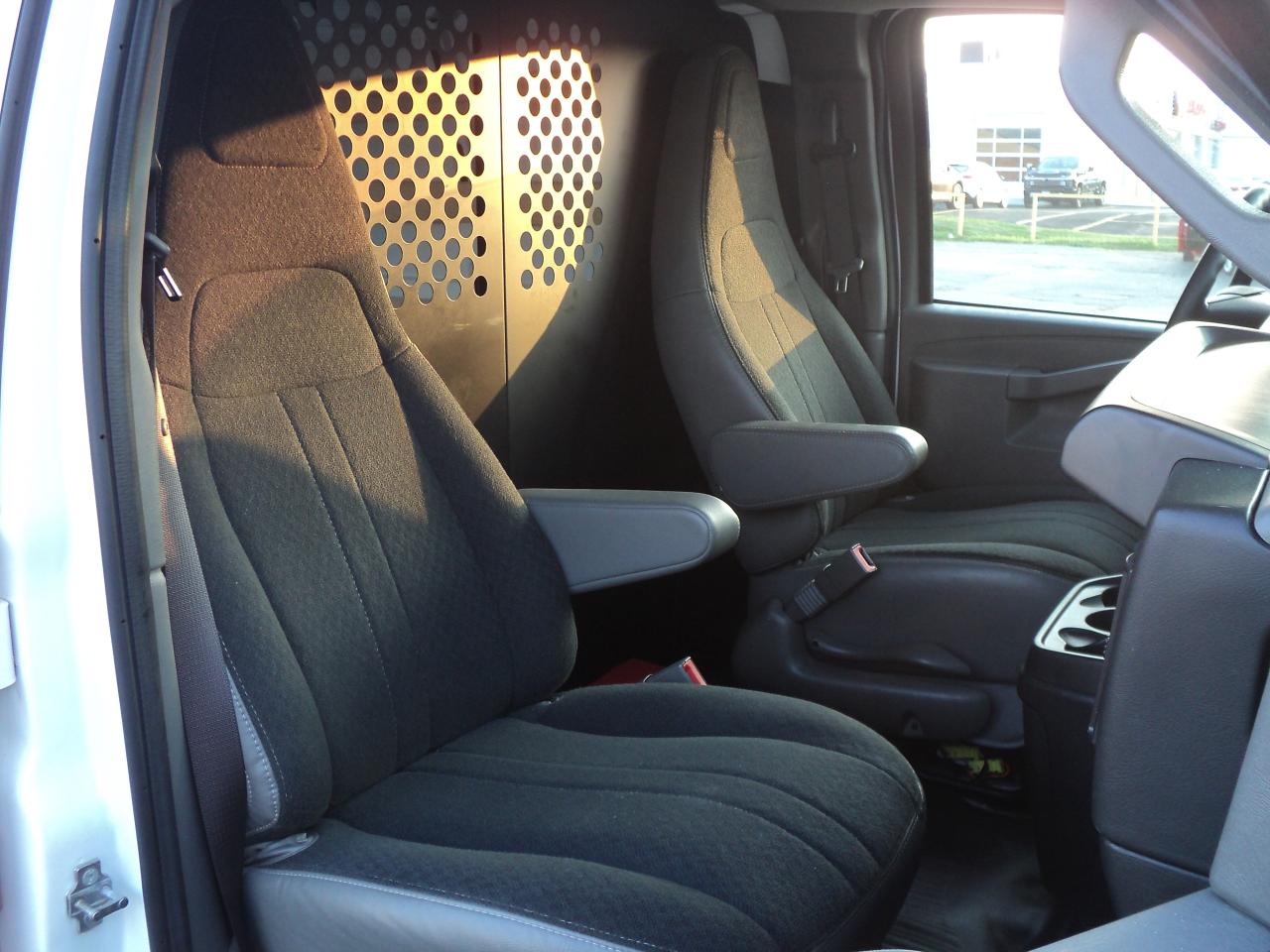 2023 GMC Savana Cargo Van 2500 RWD 4.3L6cylGas 135"WB BackUpCam - Photo #11