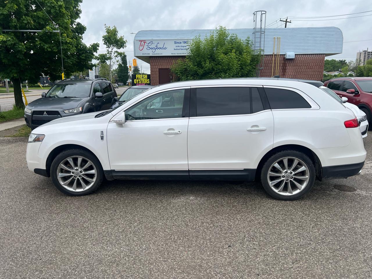 2011 Lincoln MKT 4DR WGN 3.5L AWD - Photo #2
