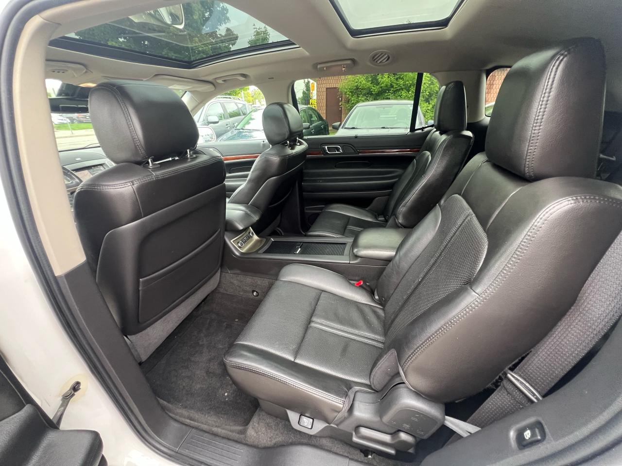 2011 Lincoln MKT 4DR WGN 3.5L AWD - Photo #10