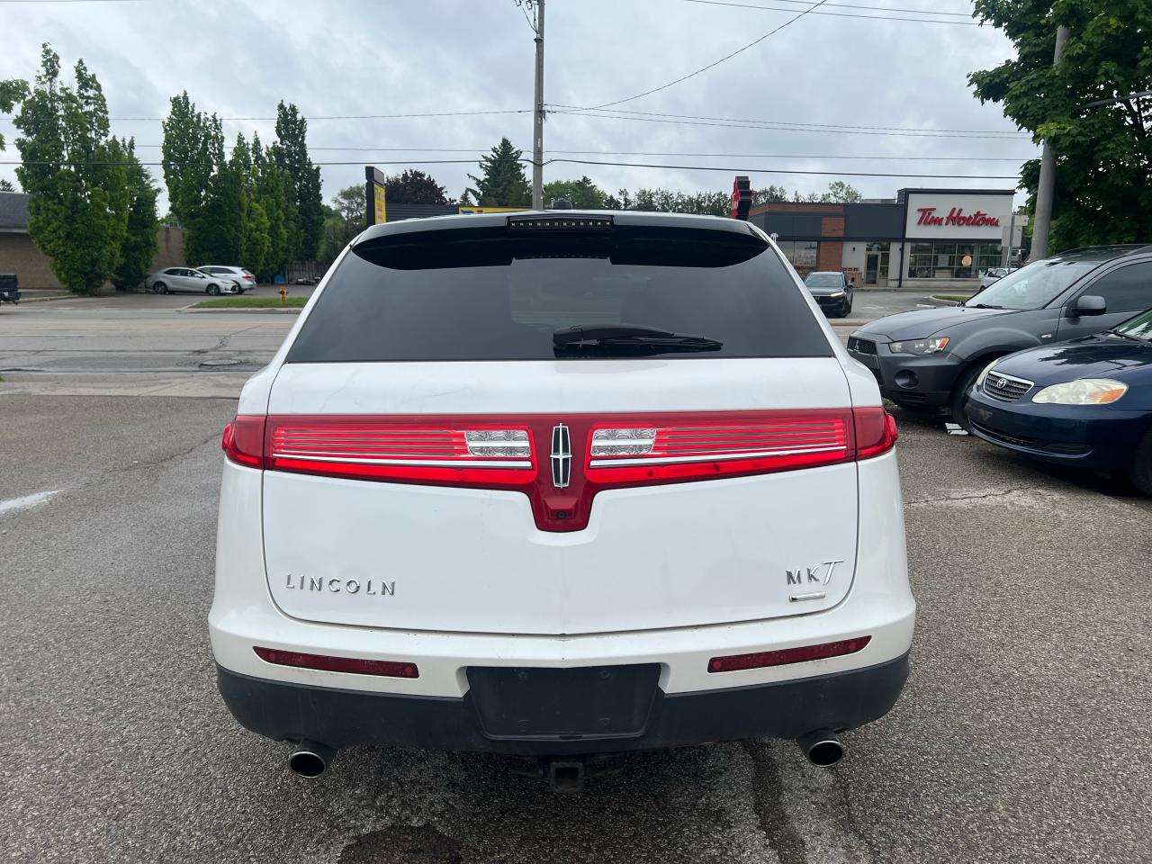 2011 Lincoln MKT 4DR WGN 3.5L AWD - Photo #4