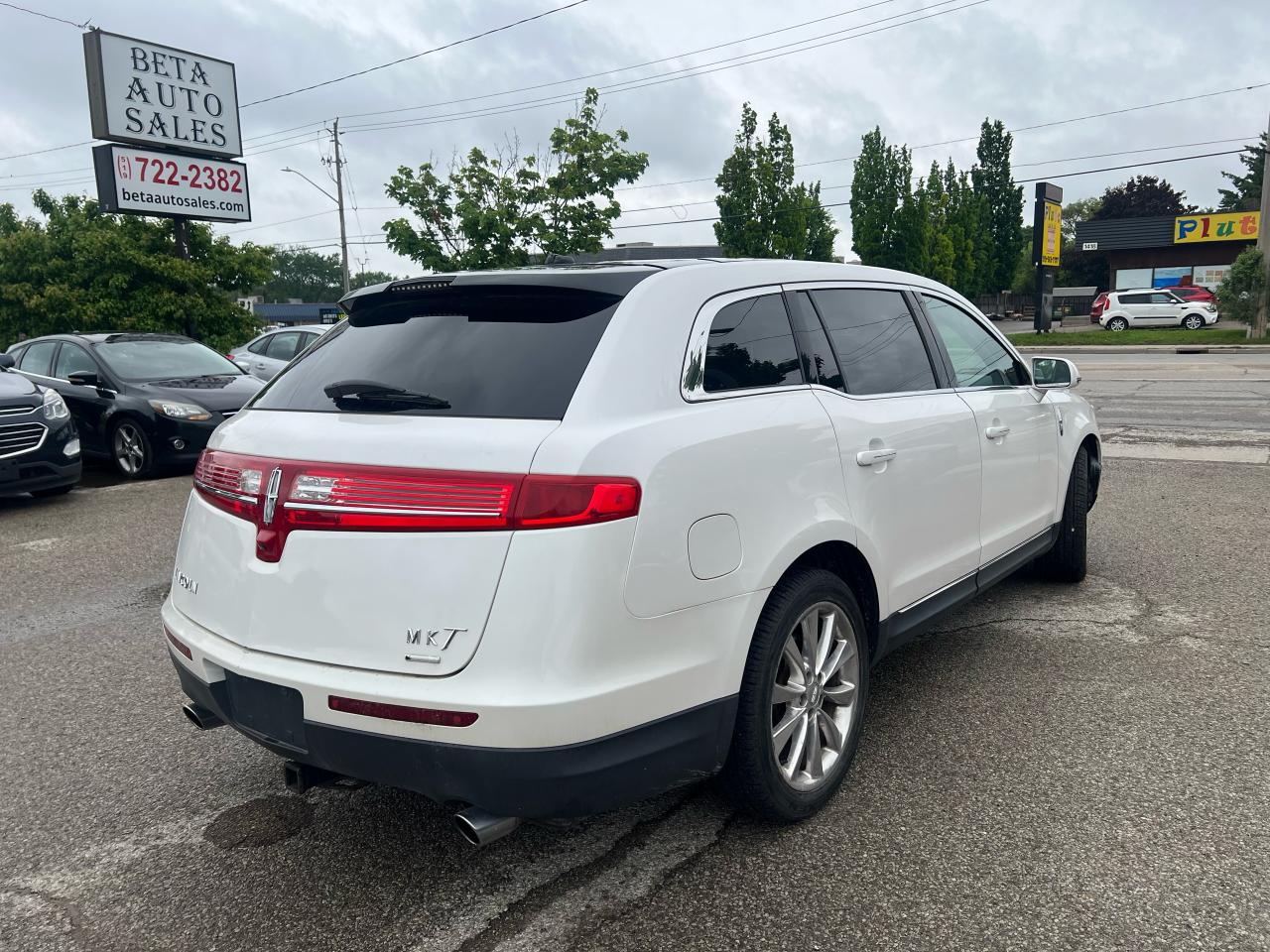 2011 Lincoln MKT 4DR WGN 3.5L AWD - Photo #5