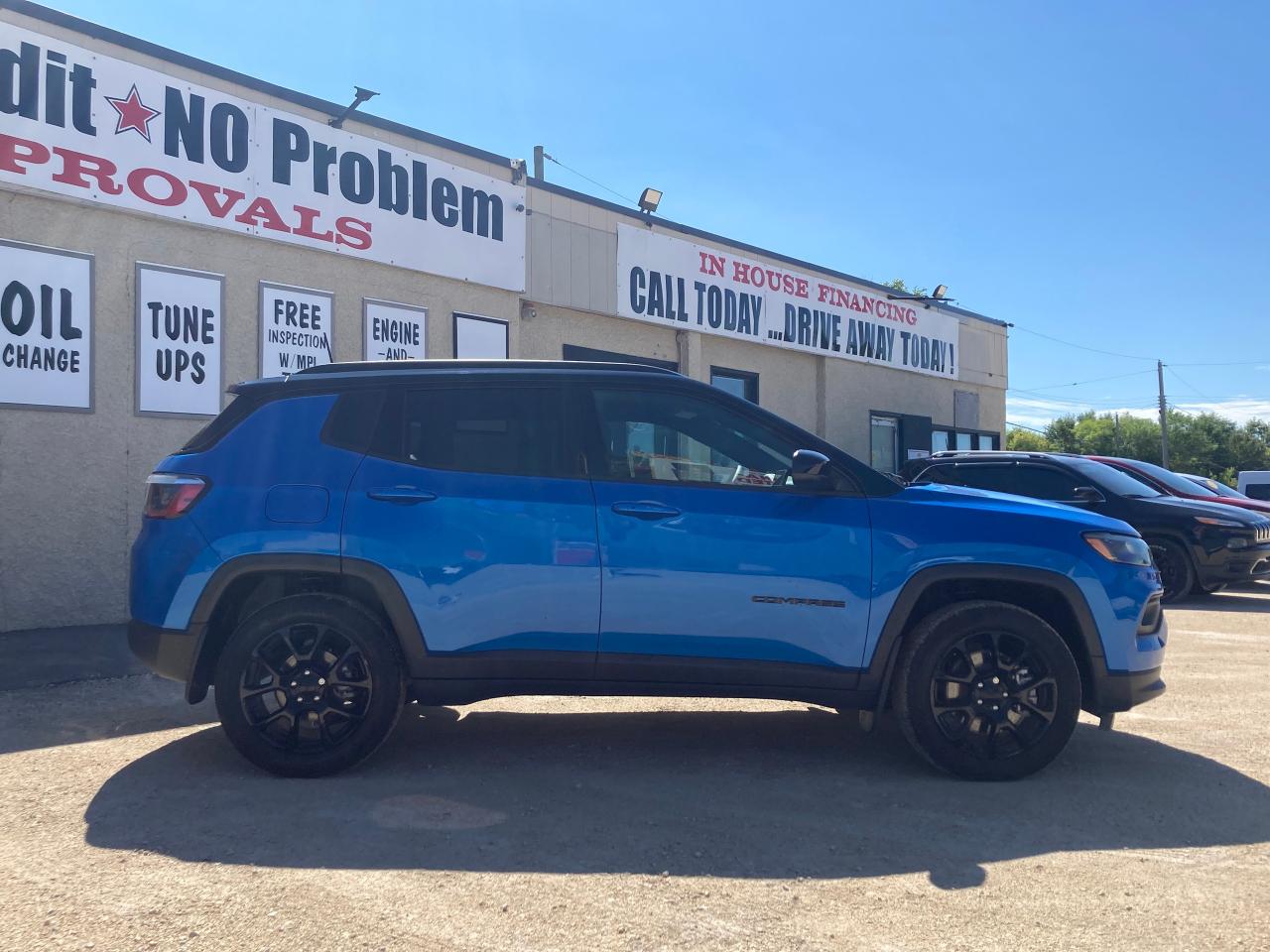 2024 Jeep Compass Altitude -* Save $10,000* - Photo #3