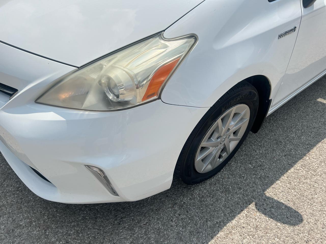 2012 Toyota Prius v 5dr HB - Photo #11
